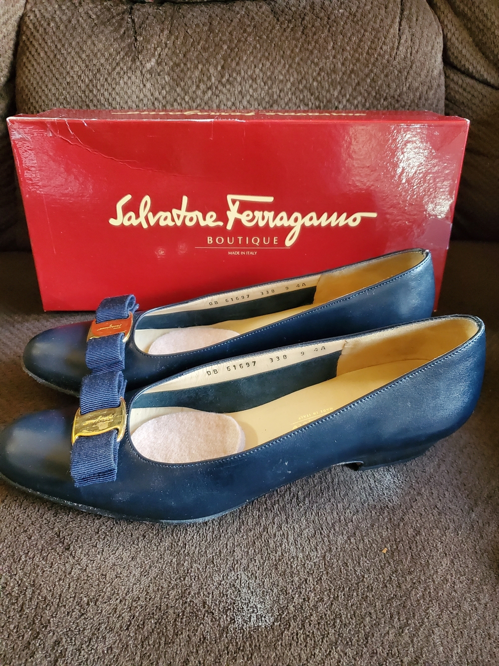 Salvatore Ferragamo LiLLaz Navy Leather Bow Flats with Gold Plaque - Picture 3 of 6
